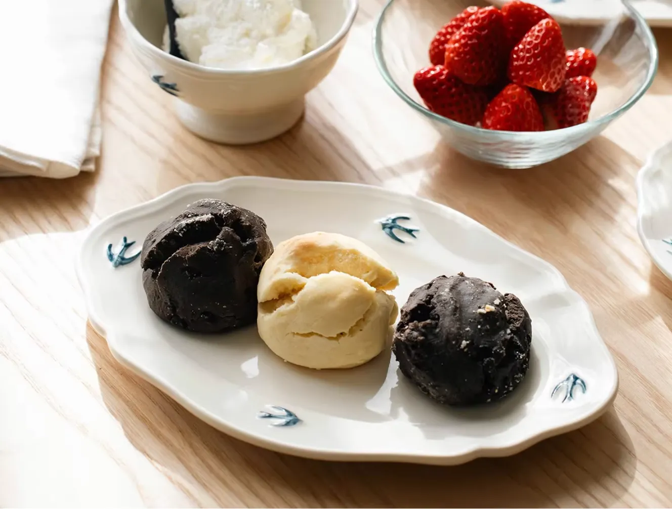 Studio M' Swallow Oval Plate